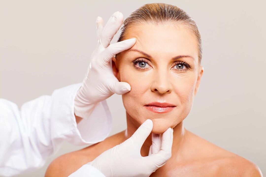 Козметологът ще избере подходящия метод за подмладяване на кожата на лицето