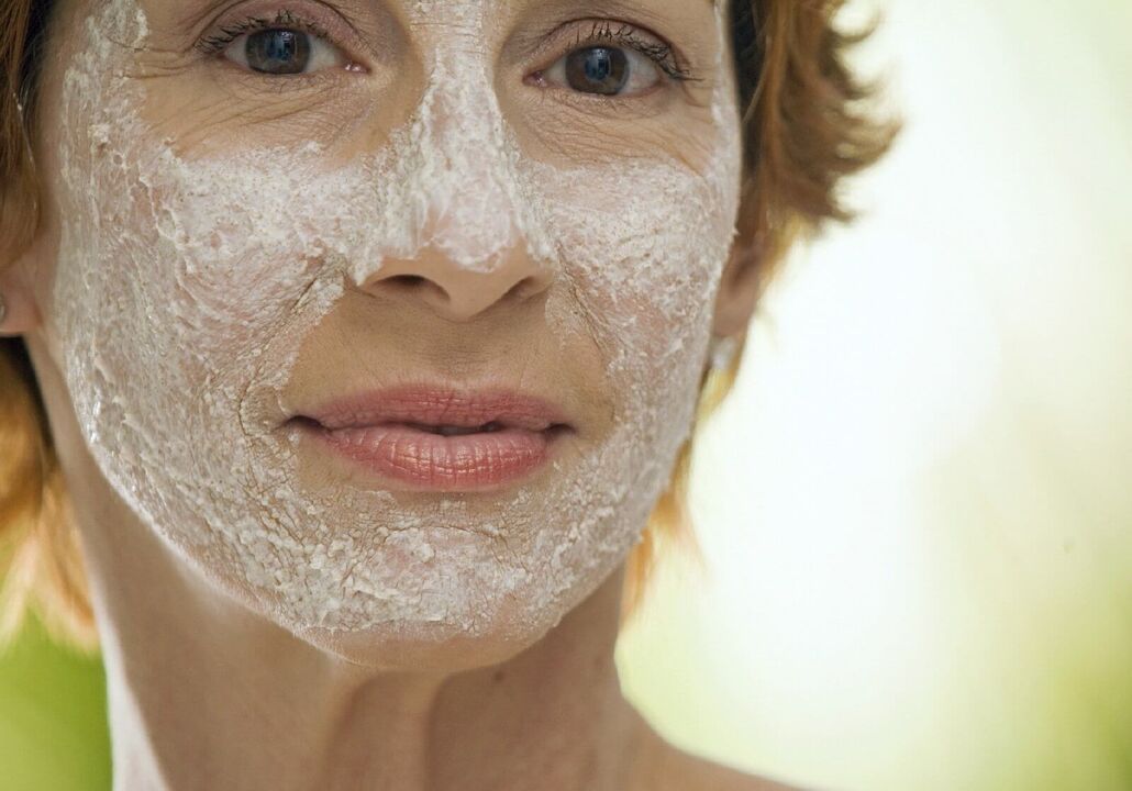 Подмладяваща маска за кожа на лицето след 50 години